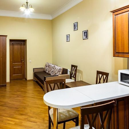 13 Franka Apartment 2 Lviv Ngoại thất bức ảnh
