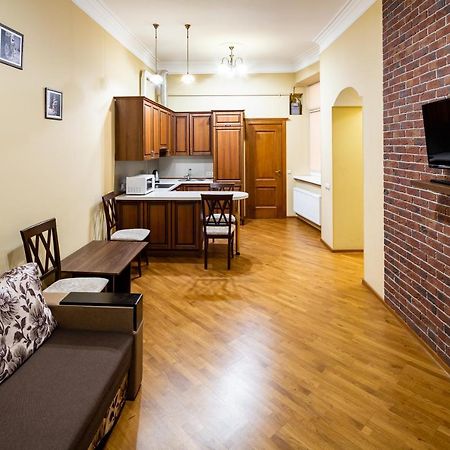 13 Franka Apartment 2 Lviv Ngoại thất bức ảnh