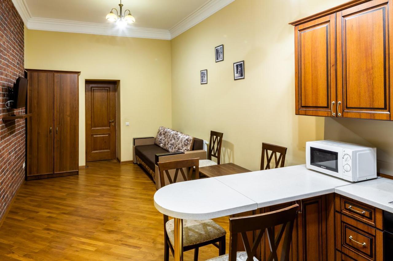 13 Franka Apartment 2 Lviv Ngoại thất bức ảnh