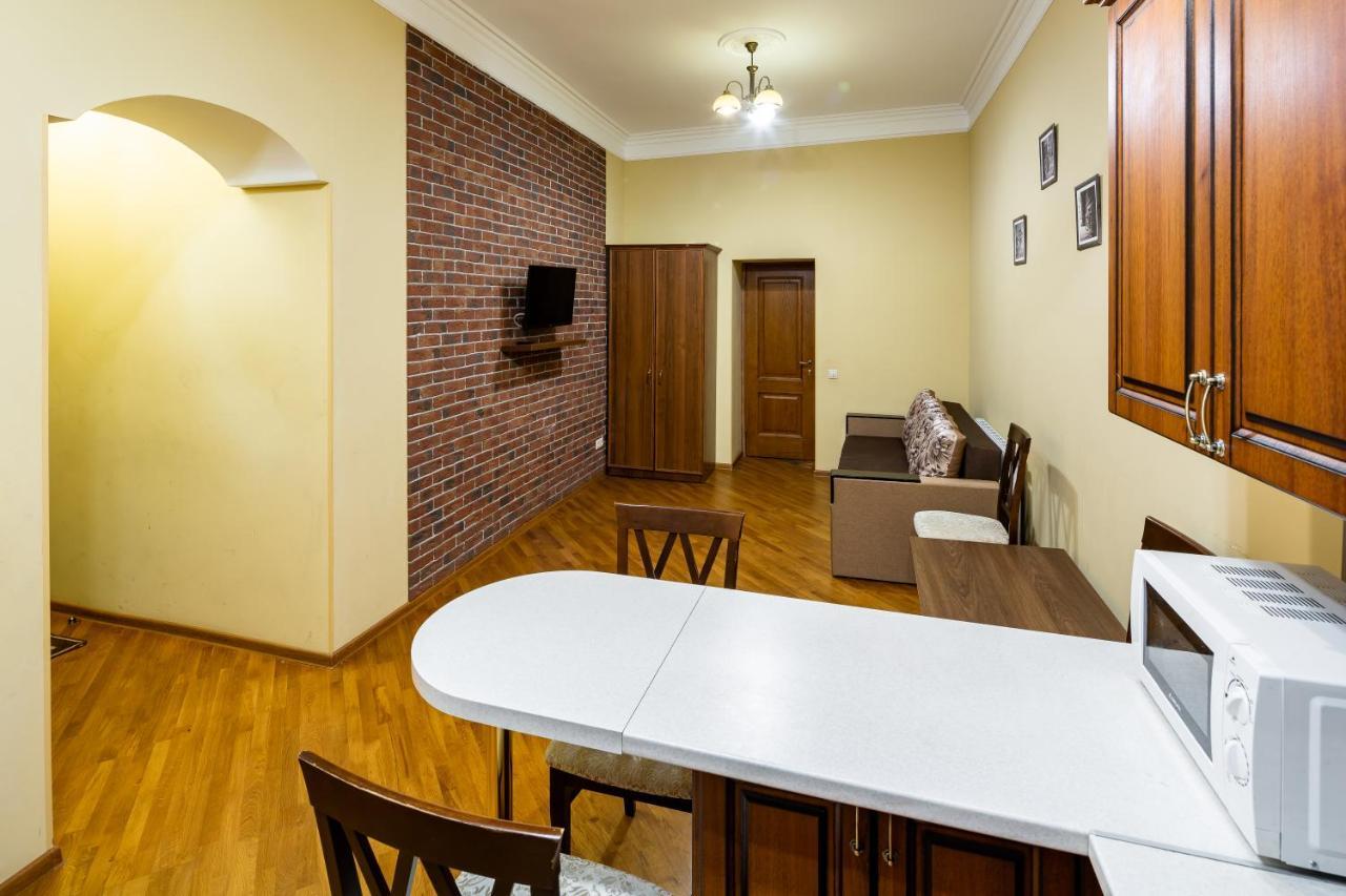 13 Franka Apartment 2 Lviv Ngoại thất bức ảnh
