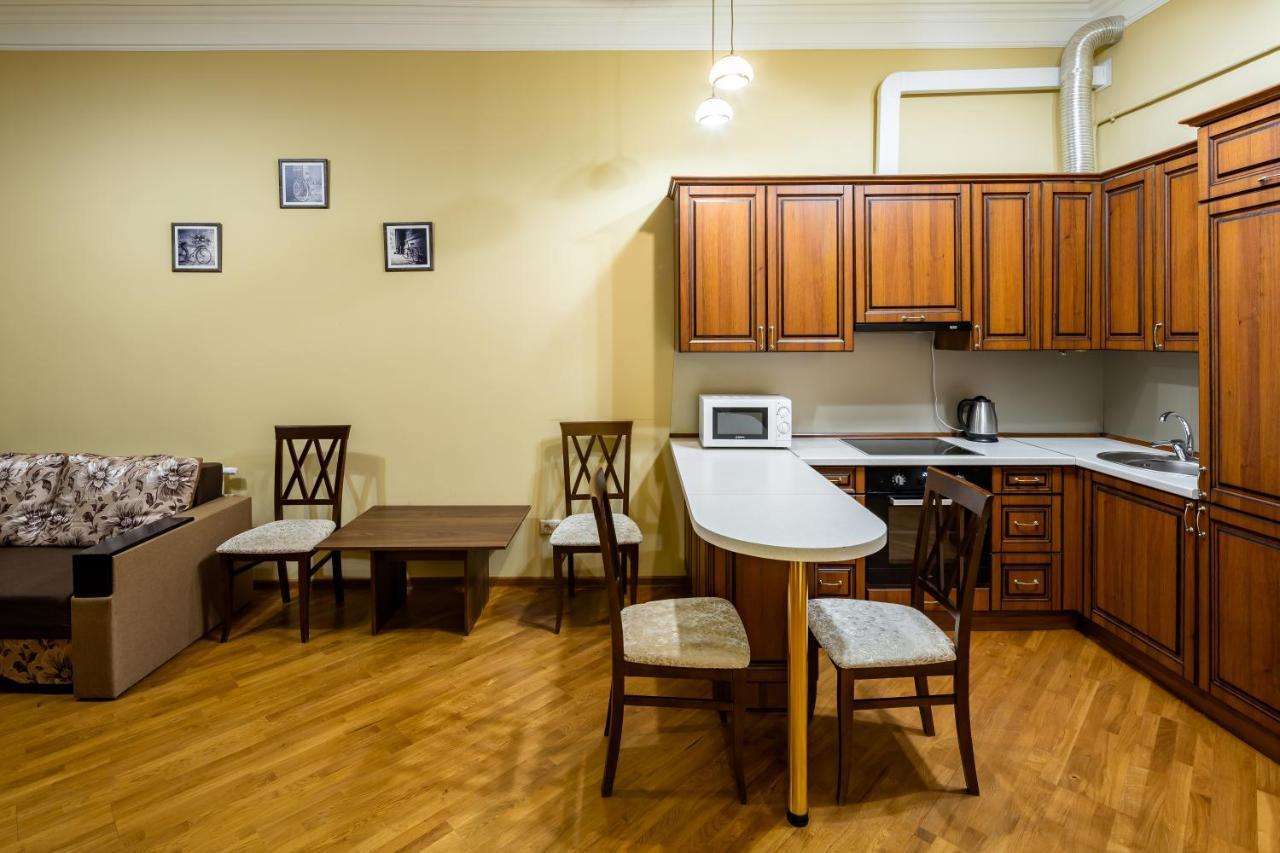 13 Franka Apartment 2 Lviv Ngoại thất bức ảnh