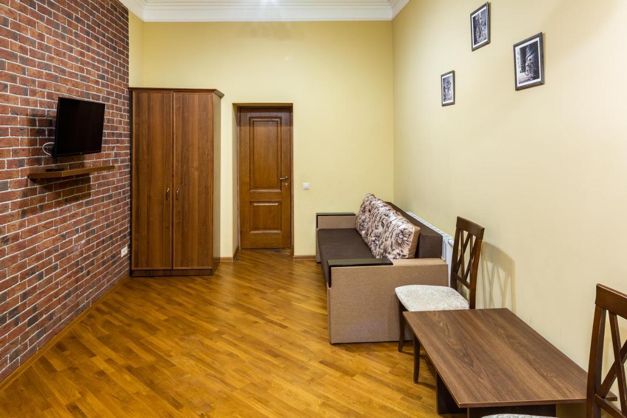 13 Franka Apartment 2 Lviv Ngoại thất bức ảnh