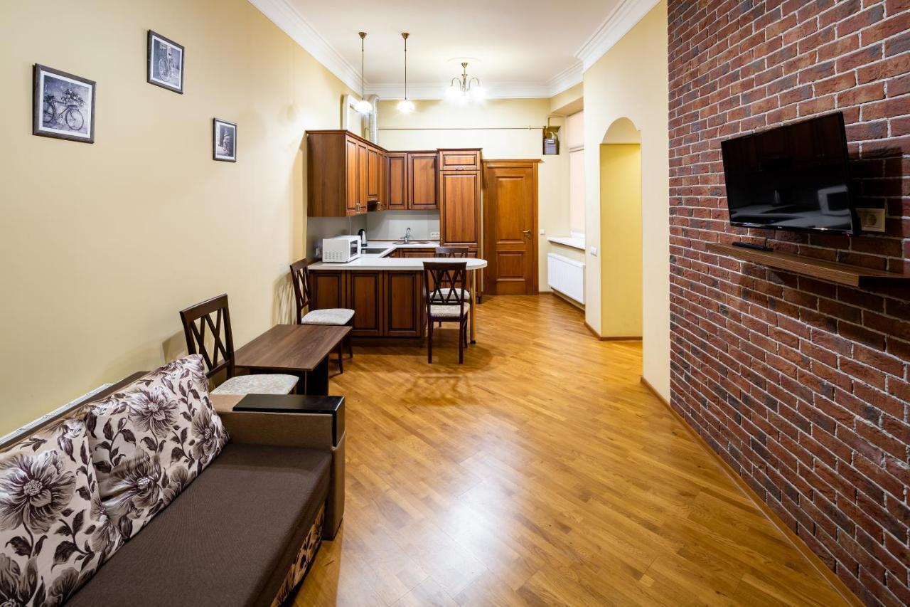 13 Franka Apartment 2 Lviv Ngoại thất bức ảnh