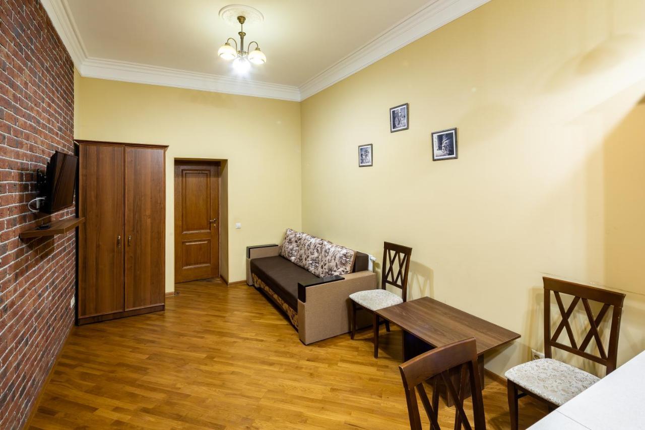 13 Franka Apartment 2 Lviv Ngoại thất bức ảnh