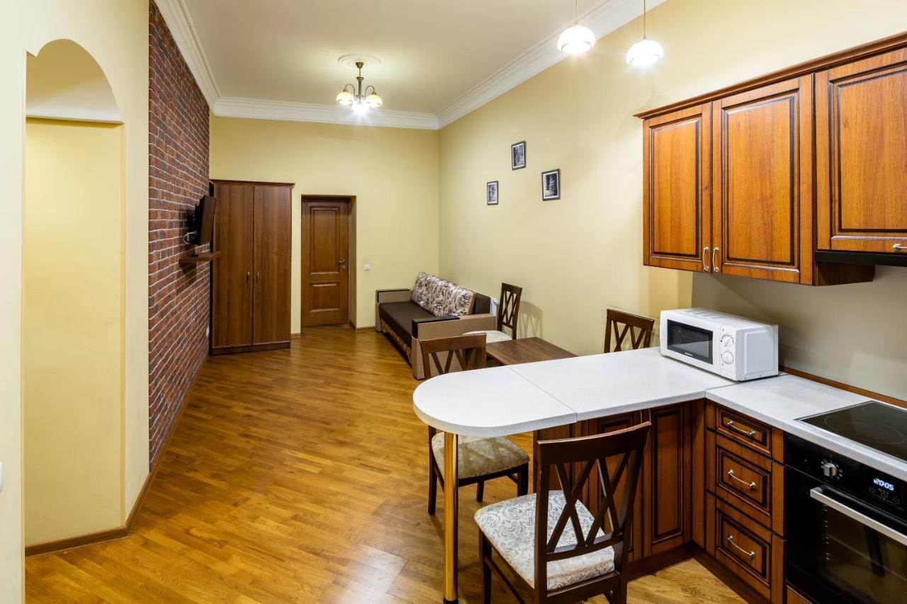 13 Franka Apartment 2 Lviv Ngoại thất bức ảnh