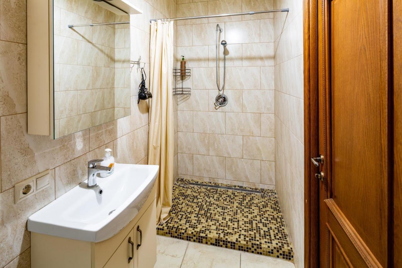 13 Franka Apartment 2 Lviv Ngoại thất bức ảnh